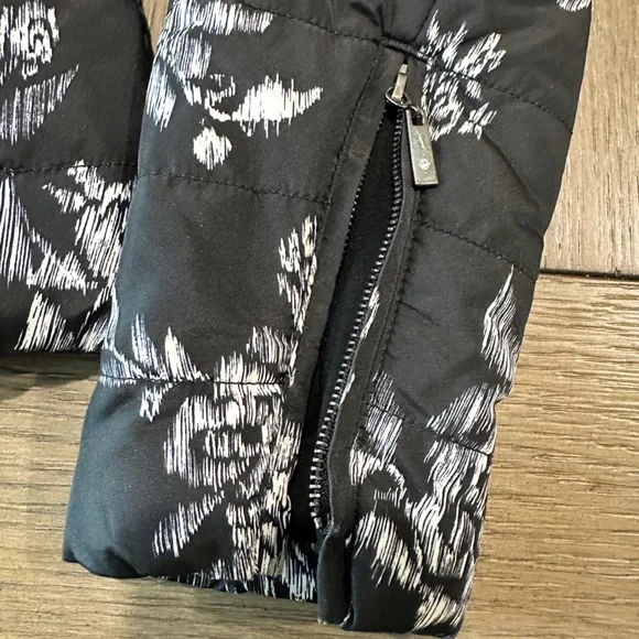 White House Black Market Black White Floral Quilted Puffer Jacket XS - Picture 3 of 11